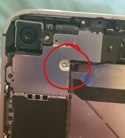 Cannot get a screw out my iPhone 4s - 1