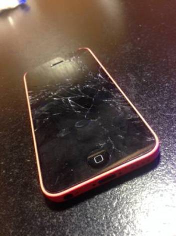 Dropped iPhone 5c and screen cracked. Now it won t turn on - 1