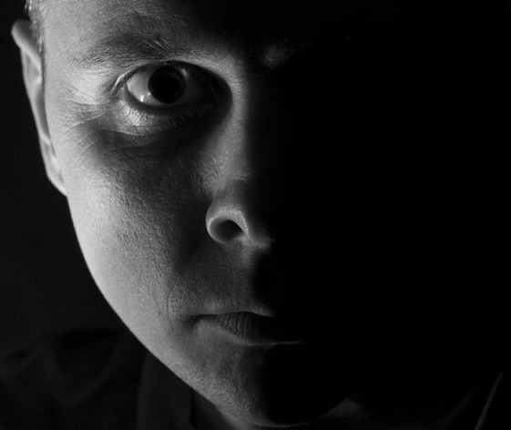 Can I use a flashlight iphone light as an alternative for lighting for dramatic light portraits