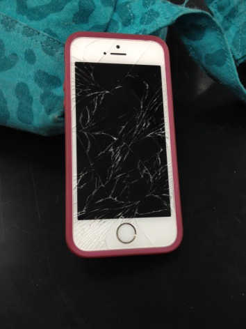 How much should I sell my cracked iPhone 5s for - 1