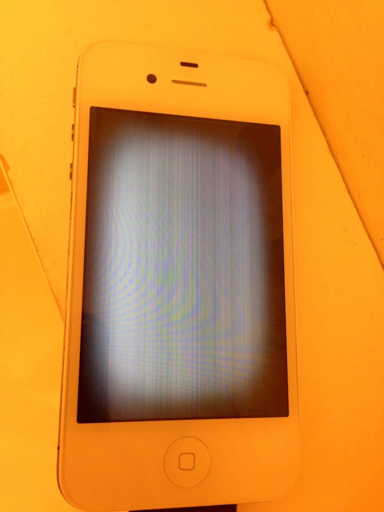 IPhone 4S screen replaced now it s flickering