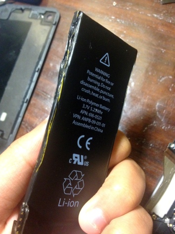 iphone damaged battery does look gsm