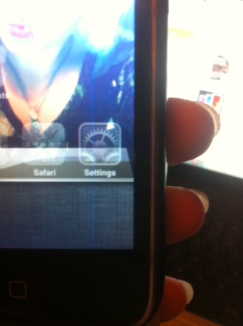 Iphone 3gs blue line on screen